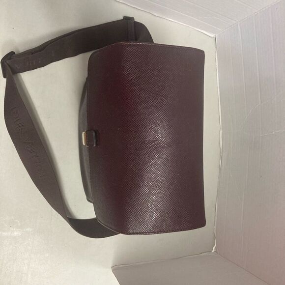 AUTHENTIC LOUIS VUITTON Crossbody Taiga Yaranga Satchel Purple Approx 9X4X10.5 - Picture 6 of 12